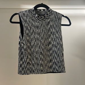 Beautiful black and white club monaco top
